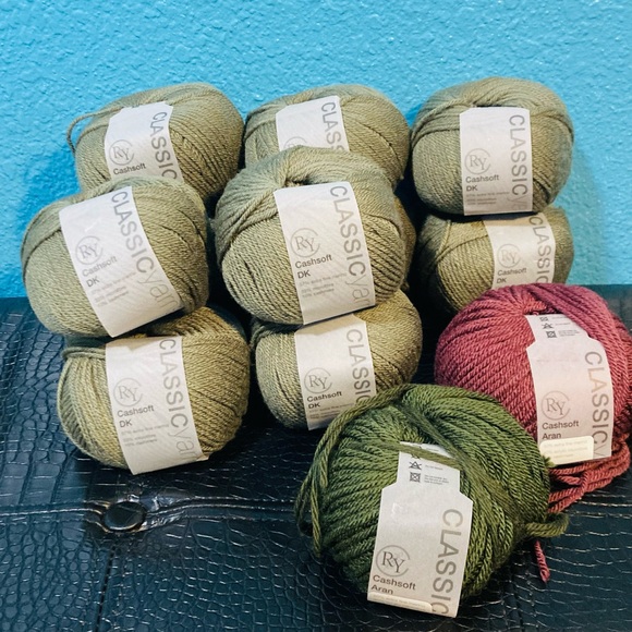 12 Skeins NWT! Rowan RYC Cashsoft DK Classic 57% Merino Wool 10% Cashmere Bundle - Picture 2 of 9